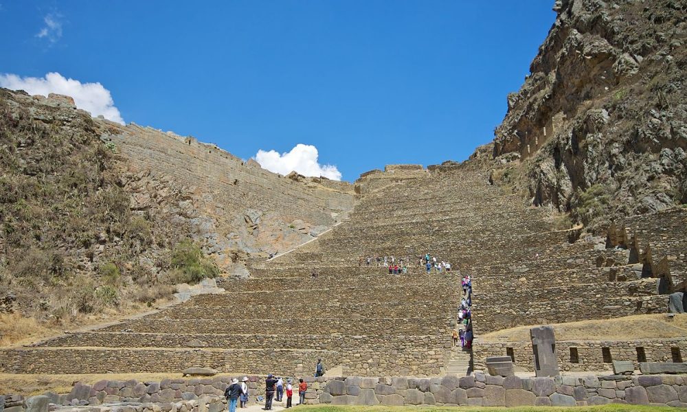 Peru_-_Sacred_Valley__Incan_Ruins_229_-_Ollantaytambo_ruins_8115044255-min.jpg